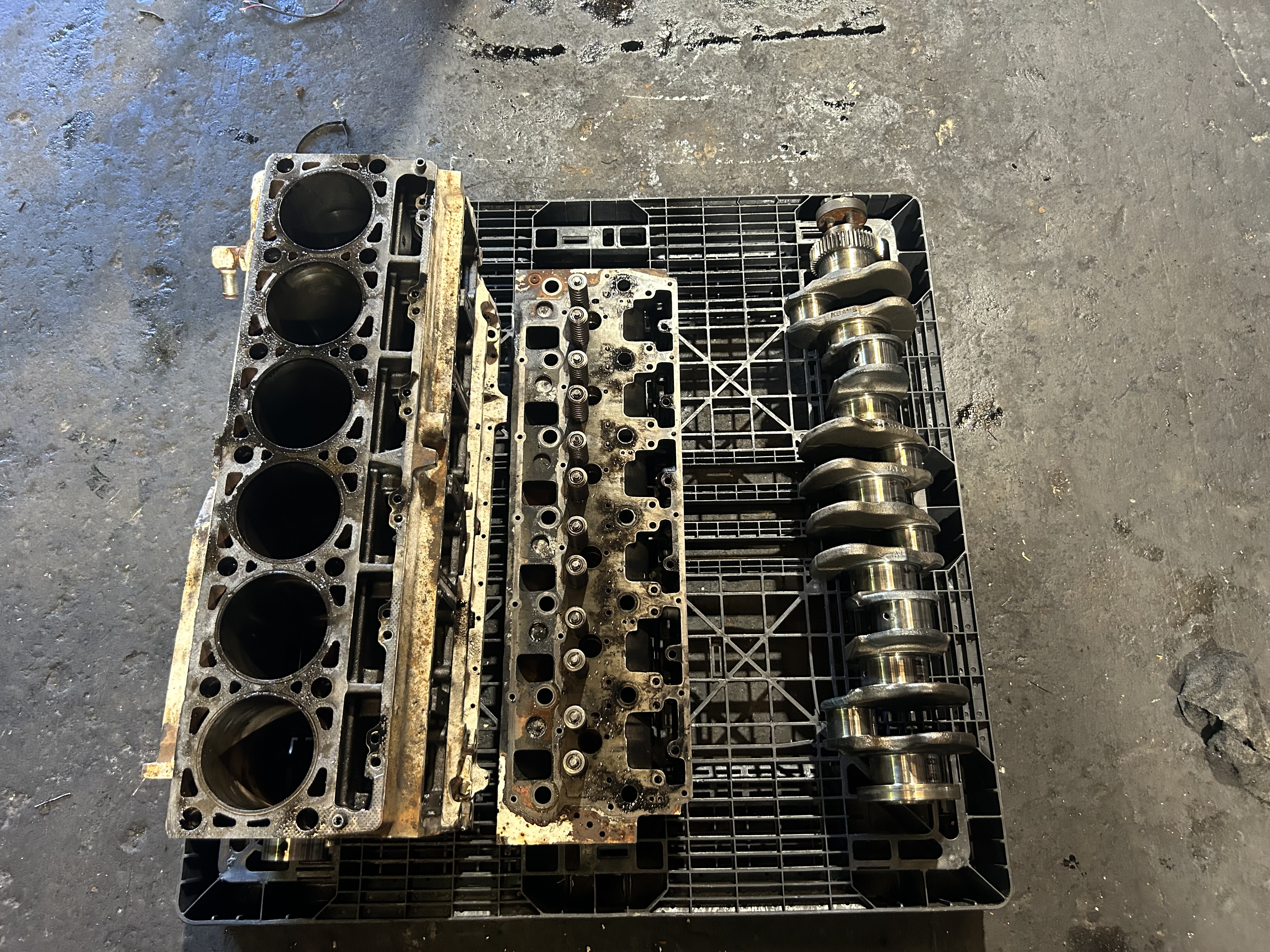 Engine block, head and crankshaft ready for machining